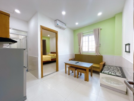 Căn hộ 2PN cửa sổ thoáng gần ĐH Luật NTT sát Quận 1