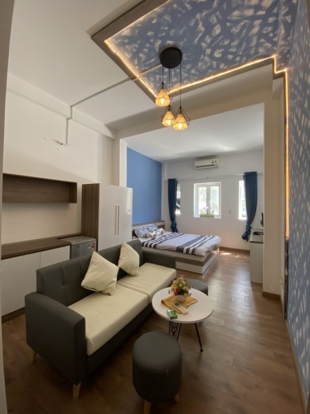 Căn Hộ có Ban Công Rộng, Gần Công Viên Tao Đàn, Full Nội Thất Q1