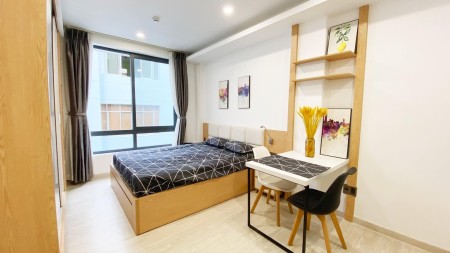 Cho thuê Studio full NT. Cửa sổ lớn thoáng mát. Ngay bờ kè Hoàng Sa