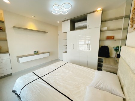 Cho thuê căn 2PN Terra Royal Quận 3