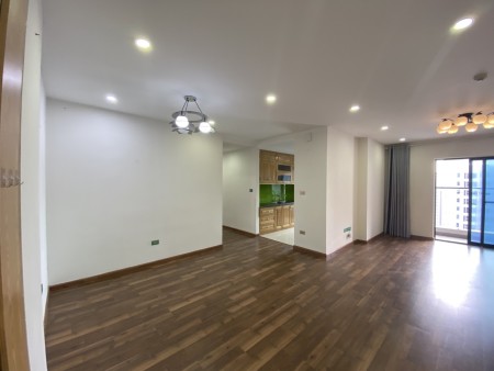 Cho thuê 3 ngủ, đồ cơ bản Goldmark city Hồ Tùng Mậu