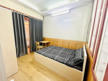 Căn hộ dịch vụ có ban công, view xịn xò Bình Thạnh