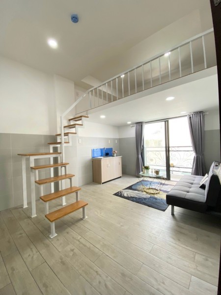 CHDV có ban công - phòng rộng rãi ở được từ 2 đến 3 người