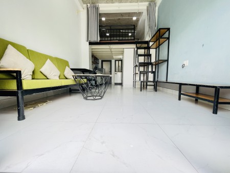 Cho thuê căn hộ mặt đường Phạm Văn Đồng ban công, gác cao