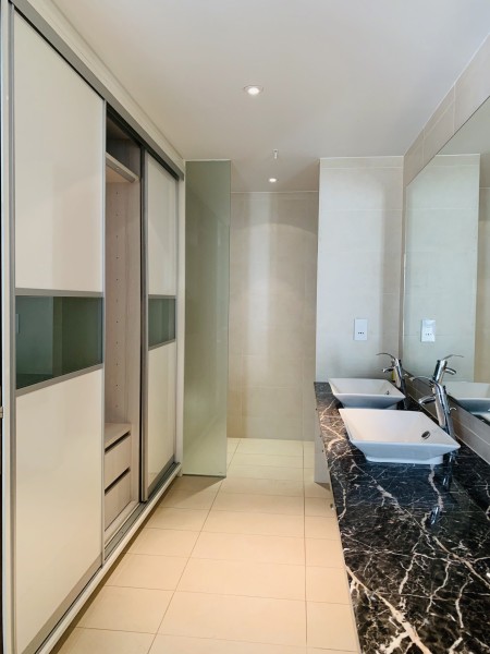 Đảo Kim Cương cho thuê CH 3PN nội thất cơ bản Tháp Brillant view đẹp mê ly. LH em Oanh 078.567.5152