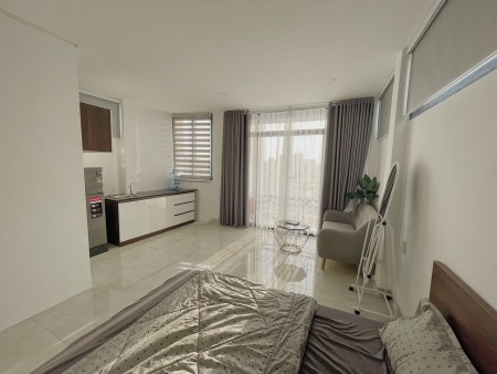 Studio Ban Công Full Nội thất Ngay Phan Xích Long