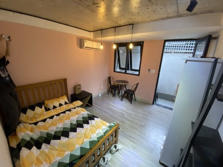 Cho thuê căn hộ Studio rộng có Ban Công ngã tư Hàng Xanh diện tích 30m2