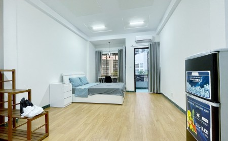 Bình Thạnh căn hộ Studio full nội thất gần cầu Thủ Thiêm, ban công, sạch đẹp, view Landmark