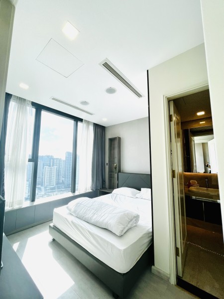 Cho thuê căn hộ Vinhomes Golden River trung tâm Quận 1 cạnh sông Sài Gòn, View cực đỉnh