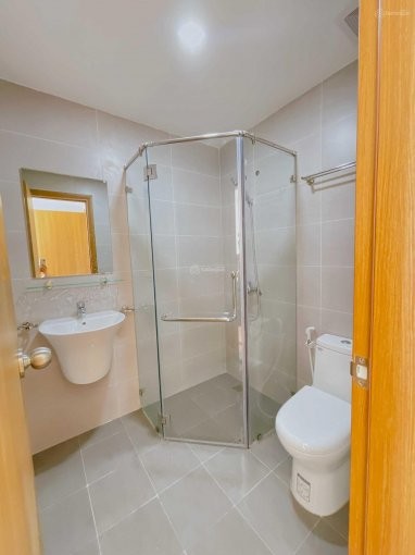 Chính chủ cho thuê căn 55m2, 2PN, 2WC, NTCB, chỉ 4tr/th tại CC Bcons Green View. LH 0933682167