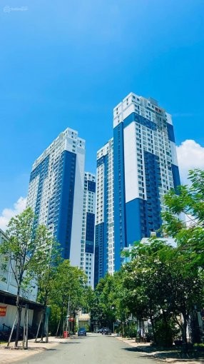 Căn hộ C SkyView cho thuê tầng cao, view đẹp, không nội thất. LH 0909191168