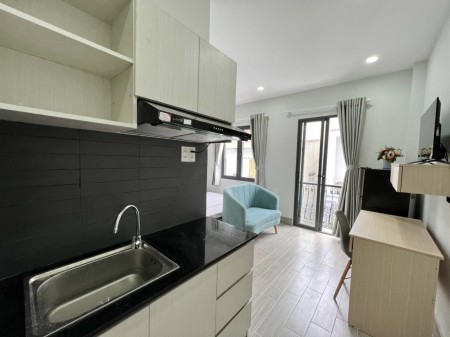 Căn hộ dịch vụ mới, ban công thoáng ngay sát đường Nguyễn Văn Trỗi, tiện đi sân bay