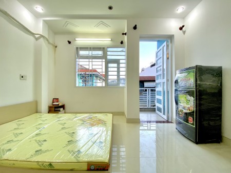 Căn hộ kế ĐH Mở, CV Gia Định có ban công, cửa sổ