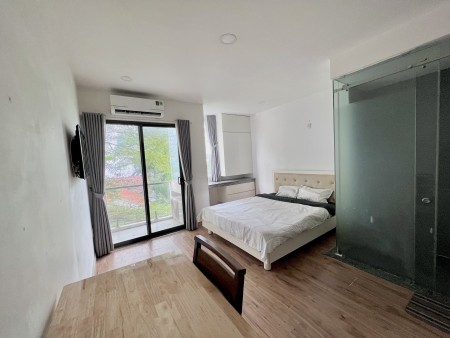 Cho thuê căn  hộ full nội thất mới, cửa sổ trời gần sân bay, Etown 2