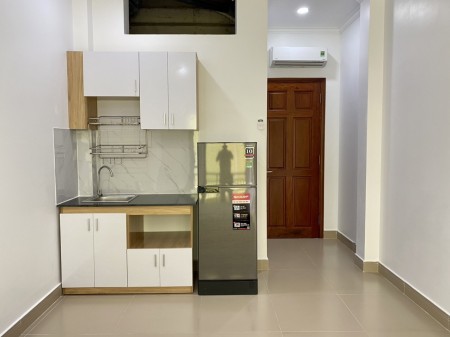 Căn Hộ Ban Công Full Nội Thất, Ngay Cầu Lê Văn Sỹ, Quận 3