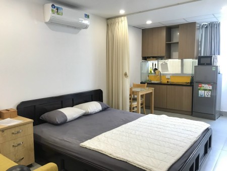 Căn hộ Studio view sông, có bồn tắm, ngay bờ kè Trường Sa, tiện đi Quận 1