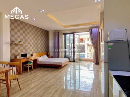 Siêu phẩm cực rộng Quận 1 giáp Bình Thạnh, full nội thất ban công lớn