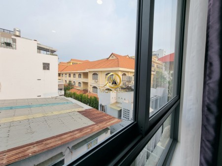 Cho thuê phòng 32m2 ban công gần Nowzone chỉ tính điện, nước