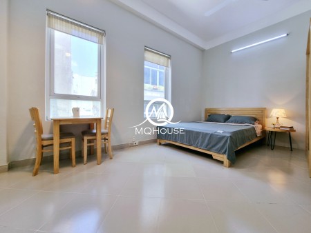 Căn studio full nội thất, diện tích sử dụng 40m2 có cửa sổ Quận 3