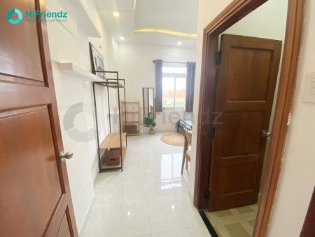 Cho thuê căn hộ có ban công, đầy đủ nội thất ngay Thảo Điền - gần cầu SG