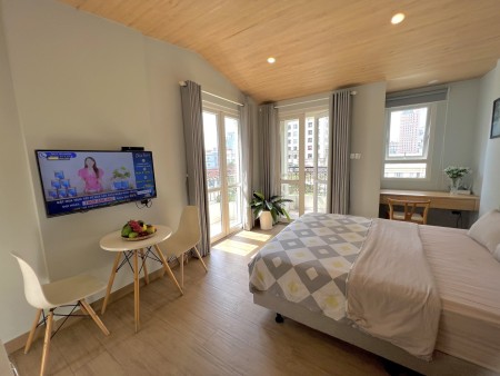 Cho thuê căn hộ 2 ban công, Hoàng Diệu, Quận 4