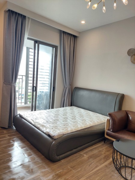 Cho thuê căn hộ 1 phòng ngủ thiết kế full nội thất, giá 12 triệu/tháng, cc Sunrise City View