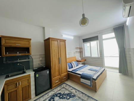Căn hộ 1 phòng ngủ, ban công, tách bếp, full nội thất tại trung tâm quận Gò Vấp