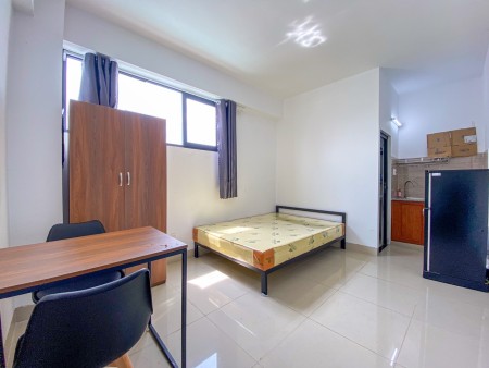 Căn hộ Full nội thất ngay Cresent Mall, cửa sổ thoáng