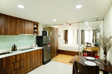 Cho thuê căn hộ 1 PN bancony, gần chợ Tân Định - công viên Lê Văn Tám