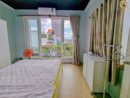Căn hộ dịch vụ view ban công cực chill, Cách Mạng Tháng 8, quận 3.