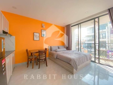 Trống lại căn hộ dịch vụ gần chợ Bà Chiểu, ban công mặt tiền, Bình Thạnh, 35m2, 1 phòng ngủ, 1 toilet