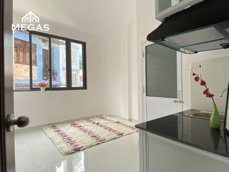 Cho thuê căn hộ mới xây full nội thất cửa sổ thoáng gần Vạn Hạnh Mall