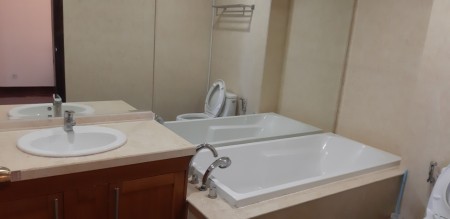 Cho thuê Vinhomes Royal City 2 phòng ngủ, full nội thất
