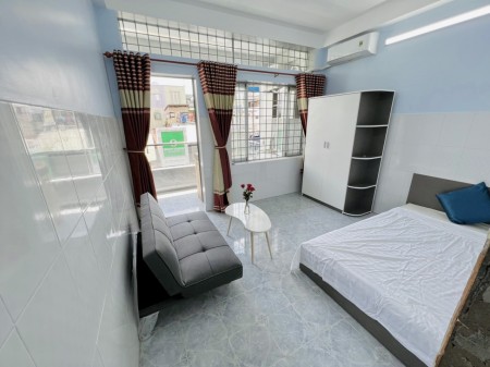 Cho thuê căn hộ balcon siêu thoáng ngay Phan Đình Phùng