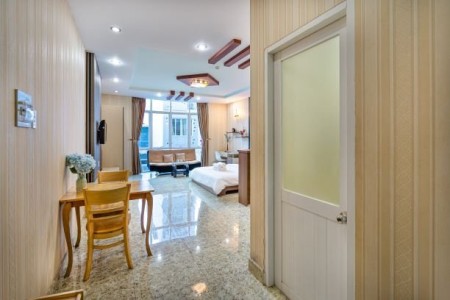 Cho thuê căn hộ 1 phòng ngủ, cửa sổ lớn, full nội thất