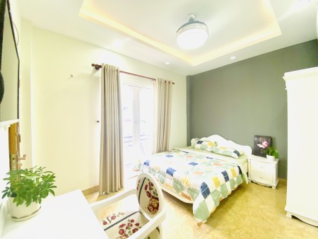 Cho thuê CH Balcony thoáng mát, hẻm xe hơi, giá tốt