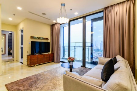 Cho thuê gấp căn hộ 2pn dt lớn, view mát tại chung cư Vinhomes Central Park