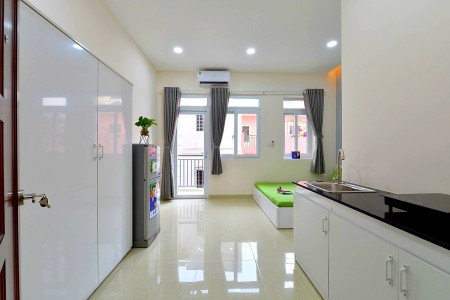 Cho thuê căn hộ 30m2 có ban công P13, quận Tân Bình