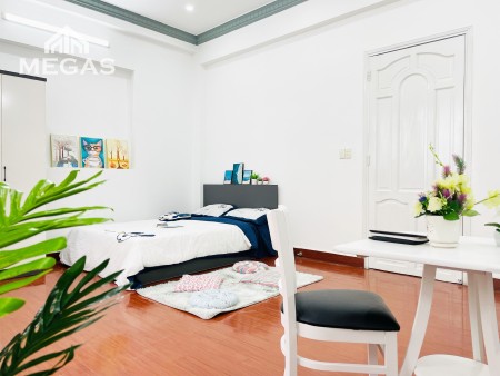 Căn hộ ban công siêu to khổng lồ đường Thành Thái Quận 10