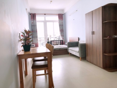 Căn hộ ban công, máy giặt riêng full nội thất gần sân bay TSN CV Gia Định Quận Phú Nhuận