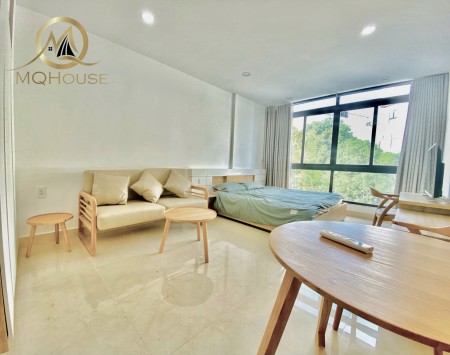 Căn hộ cửa sổ lớn 40m2 nội thất cao cấp gần Cầu Thị Nghè, sân golf HimLam