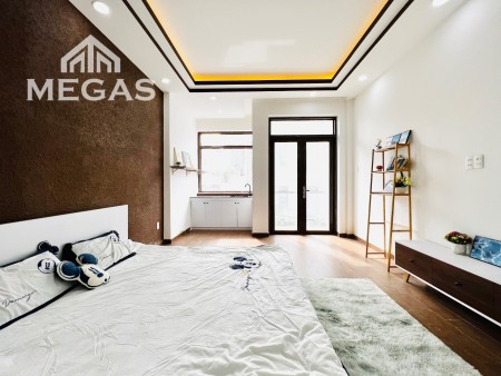 Trống căn hộ dịch vụ full nội thất ngay Chợ Hoàng Hoa Thám