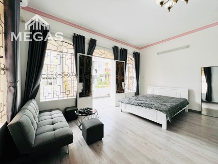 Căn Hộ Full Nội Thất - Có Bancol Ngay Hoàng Hoa Thám
