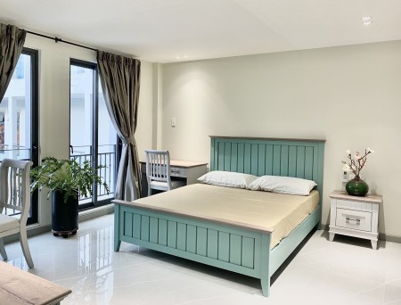 Căn hộ ban công cao cấp 40m2 quận 1, gần Chợ Bến Thành