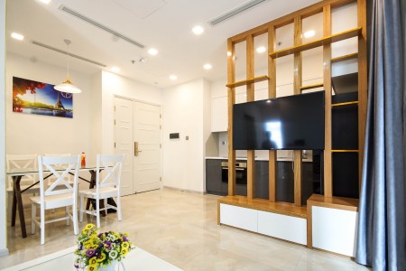 Cần cho thuê gấp căn hộ Vinhomes Golden River 2pn, 70m2, giá chỉ 22 tr/ th