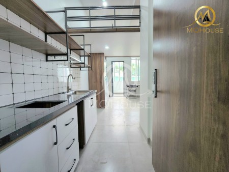 Căn hộ duplex - 1PN full nội thất có ban công nằm trong toà nhà lớn ngay Đồng Đen