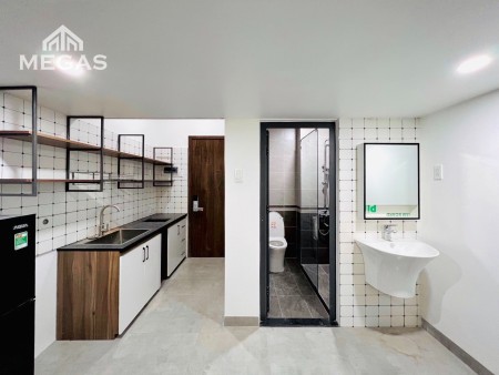 Căn hộ duplex mới 100% cực kỳ hiện đại có cửa sổ & bancol gần Công viên Lê Thị Riêng