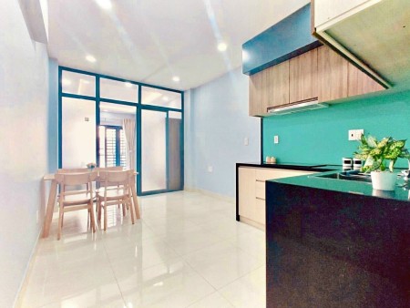 Chính chủ cho thuê căn hộ cao cấp, ban công siêu thoáng, full nội thất, ngay khu sân bay