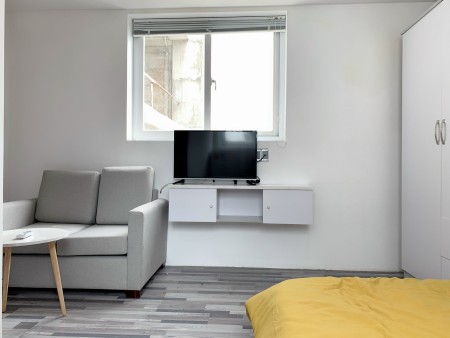 Căn hộ cho thuê quận 10 thang máy - cửa sổ to - máy giặt