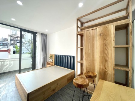 Căn hộ bancony mới gần công viên Lê Văn Tám Quận 1